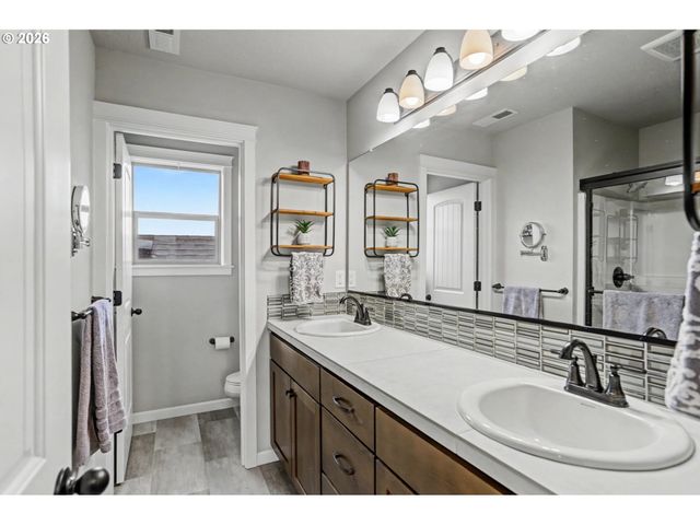 1491 FOXGLOVE St, Woodburn, OR 97071