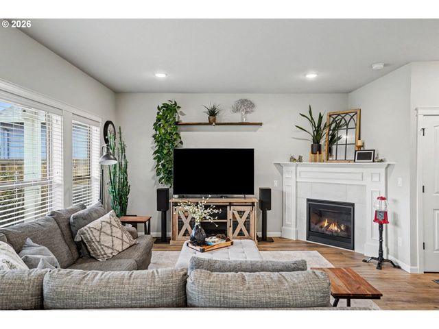 1491 FOXGLOVE St, Woodburn, OR 97071