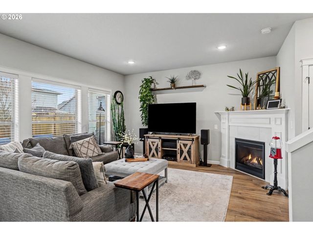 1491 FOXGLOVE St, Woodburn, OR 97071