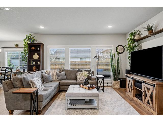 1491 FOXGLOVE St, Woodburn, OR 97071