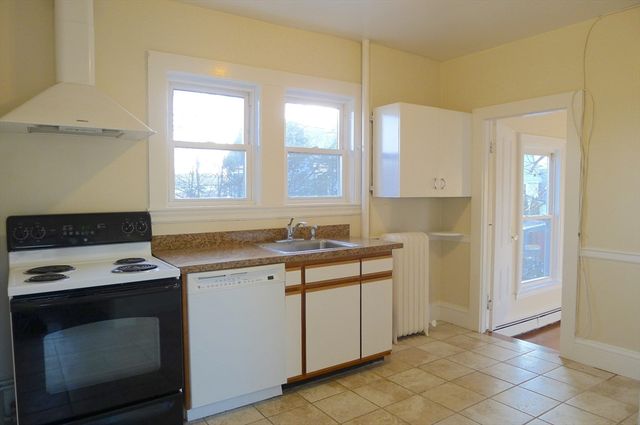 77 Hartford St 2, Newton, MA 02461