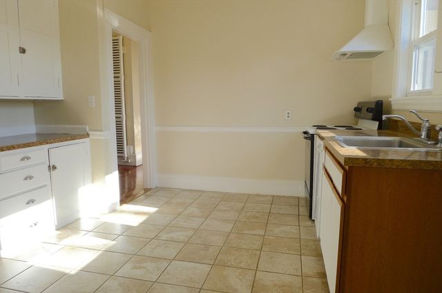 77 Hartford St 2, Newton, MA 02461