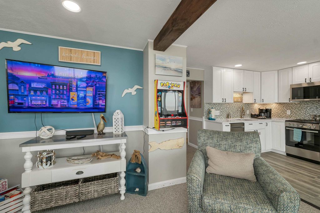 Image 11 of property listing at 19 Atlantic Ave Unit 11, Hampton, NH 03842