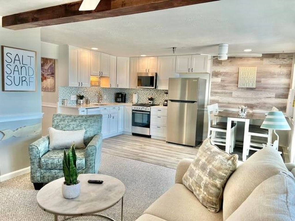 Image 7 of property listing at 19 Atlantic Ave Unit 11, Hampton, NH 03842