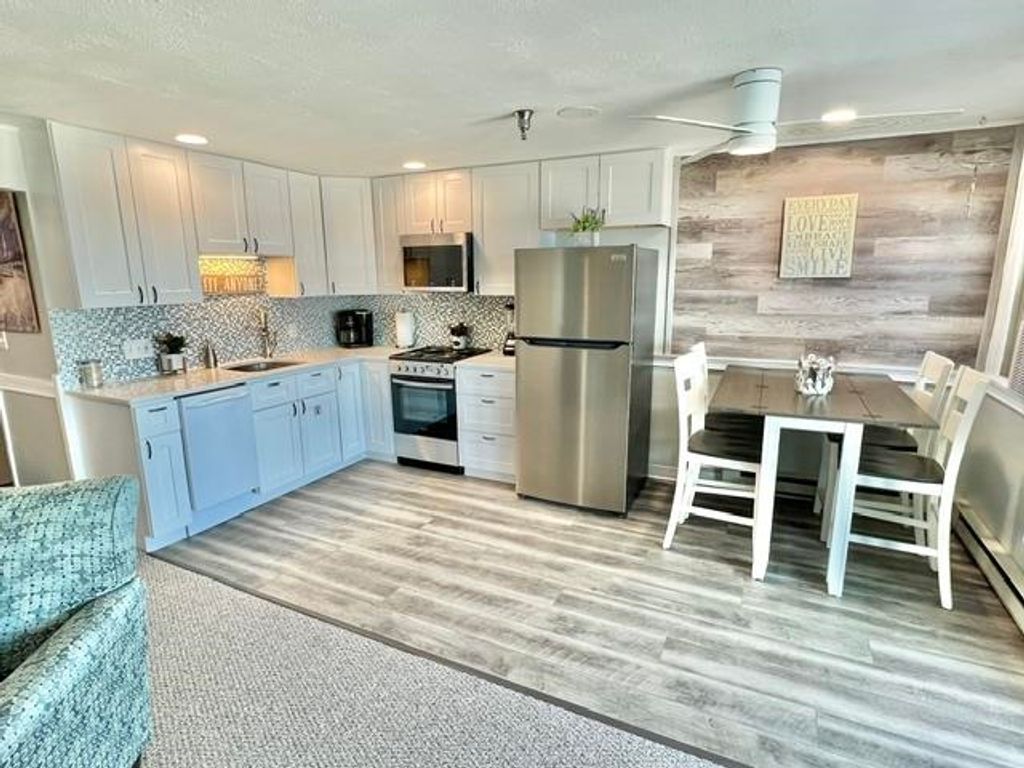 Image 8 of property listing at 19 Atlantic Ave Unit 11, Hampton, NH 03842