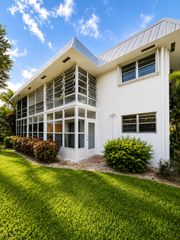 2929 SE Ocean Boulevard, Stuart, FL 34996