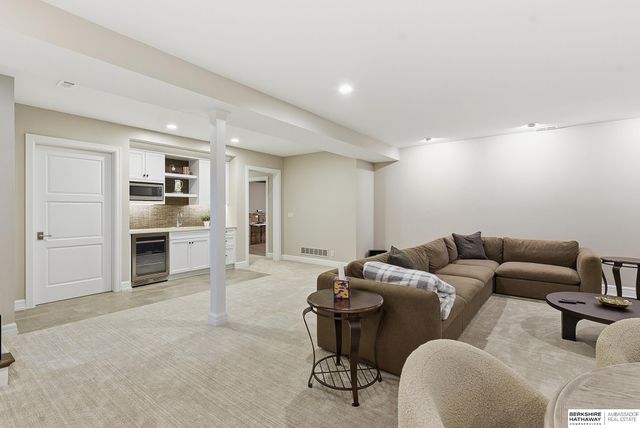 844 N 143rd Plaza, Omaha, NE 68154