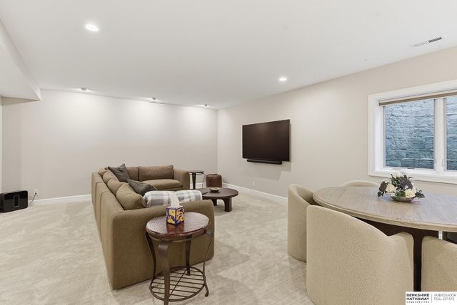 844 N 143rd Plaza, Omaha, NE 68154