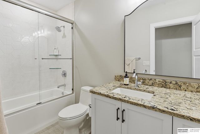 844 N 143rd Plaza, Omaha, NE 68154