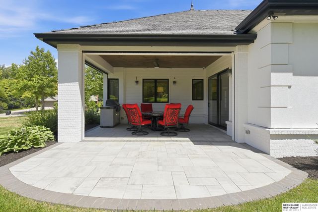 844 N 143rd Plaza, Omaha, NE 68154