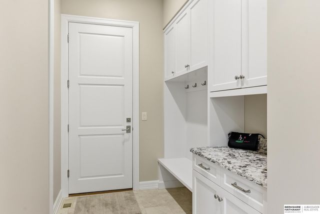 844 N 143rd Plaza, Omaha, NE 68154