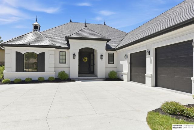 844 N 143rd Plaza, Omaha, NE 68154