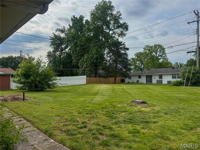 73 Bedford Drive, Belleville, IL 62226