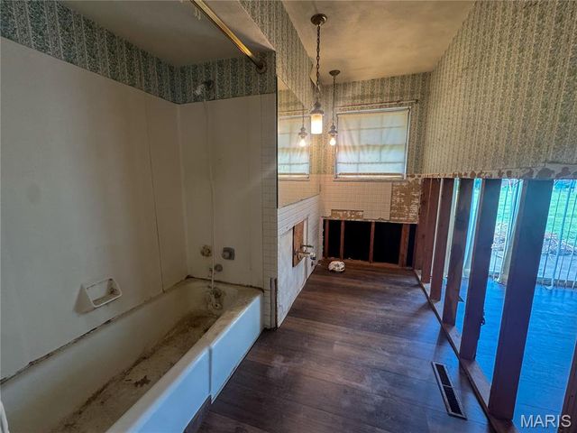 73 Bedford Drive, Belleville, IL 62226