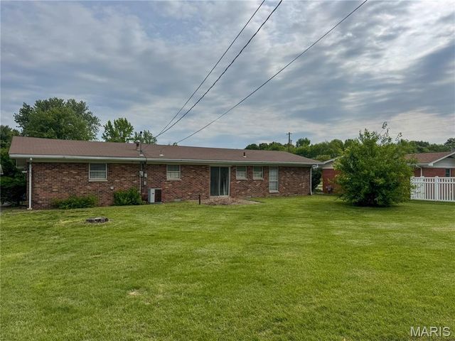 73 Bedford Drive, Belleville, IL 62226