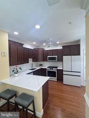 7055 HERITAGE HUNT DR #111, Gainesville, VA 20155