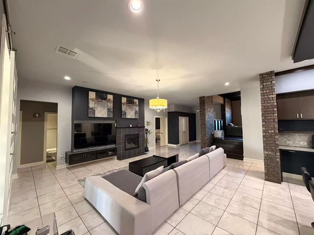 19404 Fieldshire Street, Edmond, OK 73012