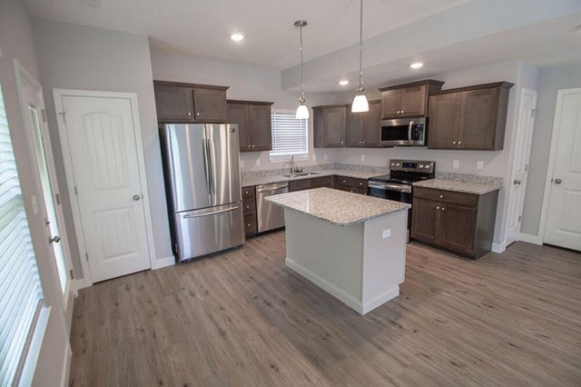 2802 AMBERWOOD CT, Columbia, MO 65203