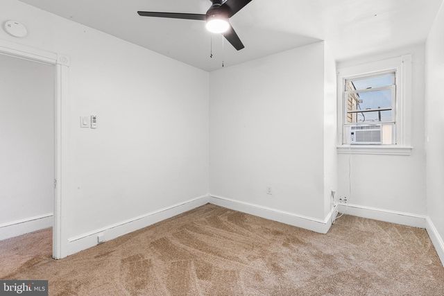 1046 YATES, Marcus Hook, PA 19061
