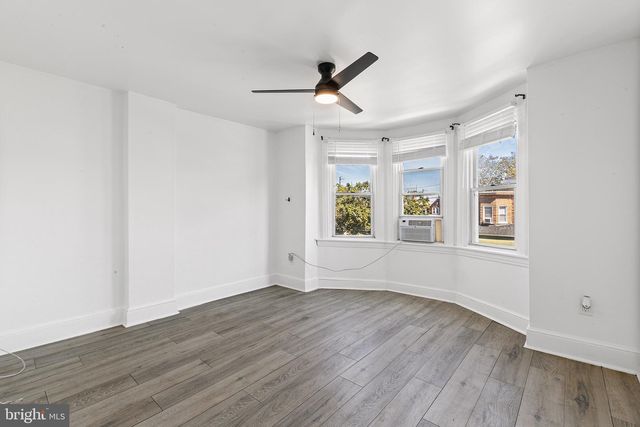 1046 YATES, Marcus Hook, PA 19061