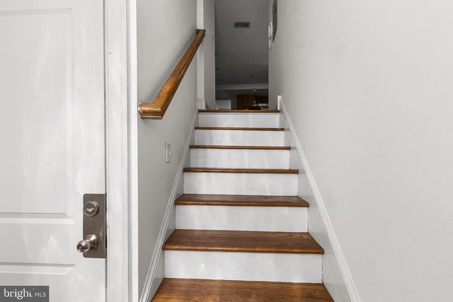 1046 YATES, Marcus Hook, PA 19061