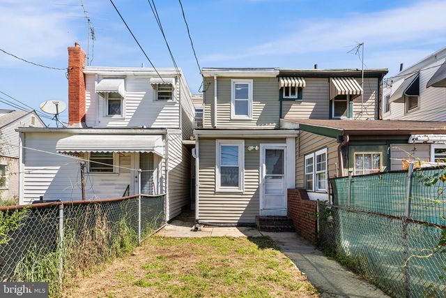 1046 YATES, Marcus Hook, PA 19061