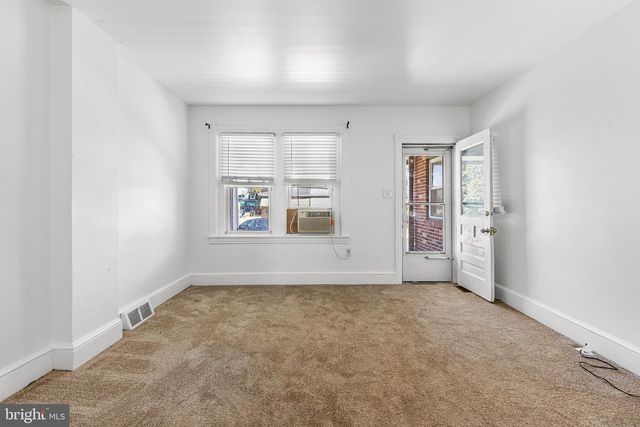 1046 YATES, Marcus Hook, PA 19061