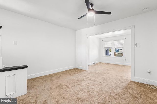 1046 YATES, Marcus Hook, PA 19061