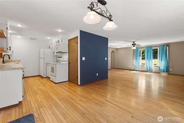 7511 Kittiwake Drive SE, Olympia, WA 98513