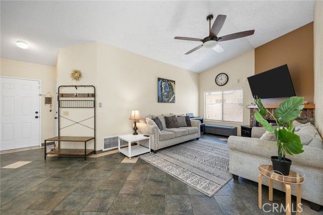 653 E 1st, San Jacinto, CA 92583