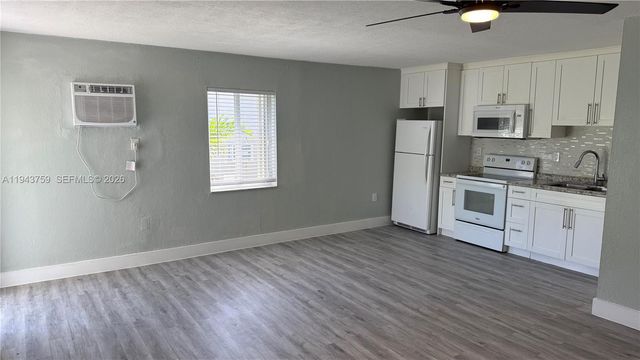 220 NW 12th St 1, Pompano Beach, FL 33060