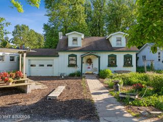 8505 Ridgefield Road, Crystal Lake, IL 60012