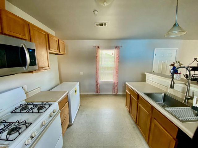 6401 Sandshof DR, Austin, TX 78724