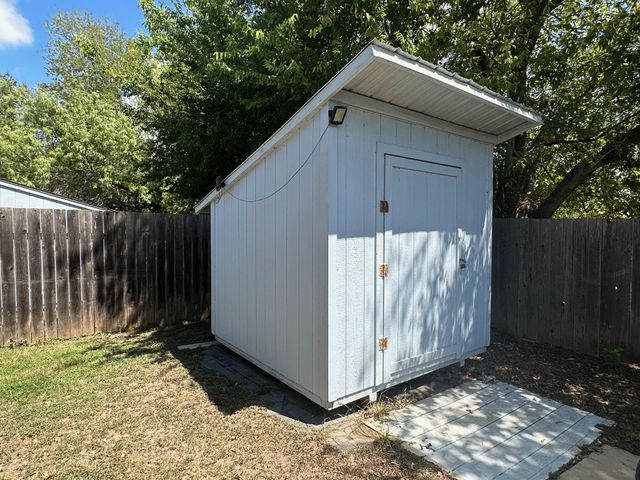 6401 Sandshof DR, Austin, TX 78724