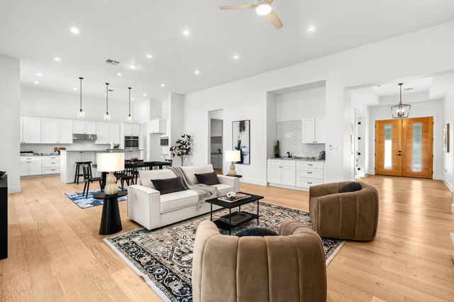 101 Gabriel Woods DR, Georgetown, TX 78633