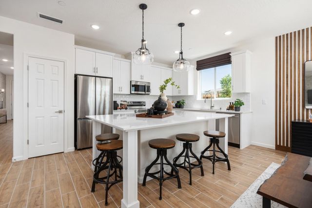 6776 E Carmen Avenue, Fresno, CA 93727