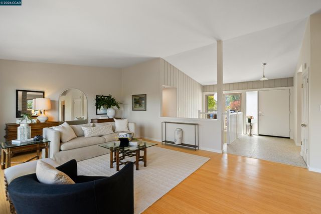 158 Fairfield Pl, Moraga, CA 94556