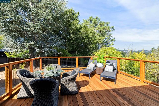 158 Fairfield Pl, Moraga, CA 94556