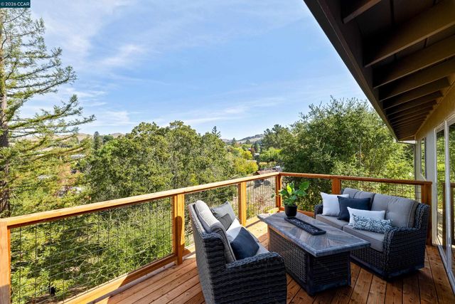158 Fairfield Pl, Moraga, CA 94556