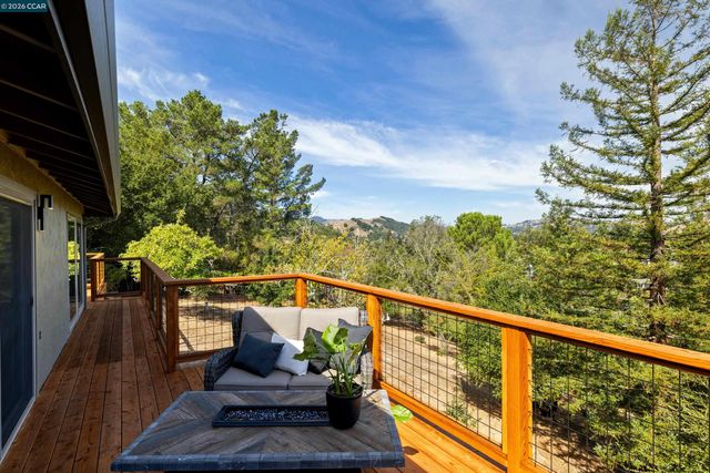 158 Fairfield Pl, Moraga, CA 94556