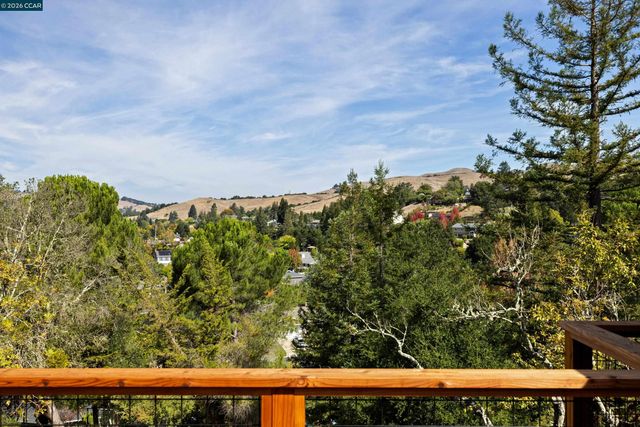 158 Fairfield Pl, Moraga, CA 94556