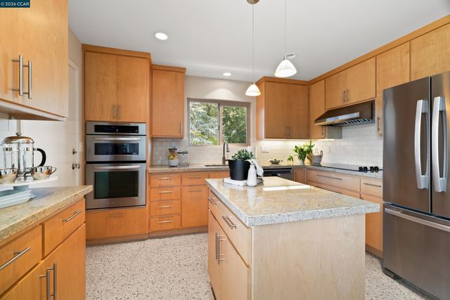 158 Fairfield Pl, Moraga, CA 94556