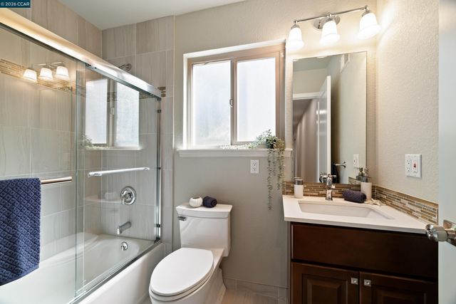 158 Fairfield Pl, Moraga, CA 94556