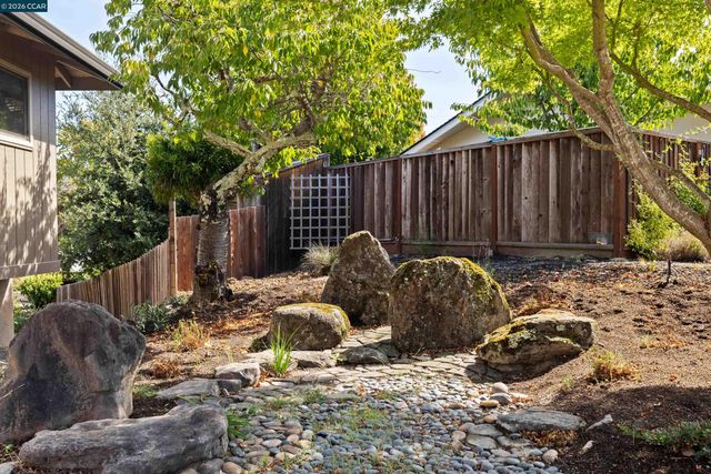 158 Fairfield Pl, Moraga, CA 94556