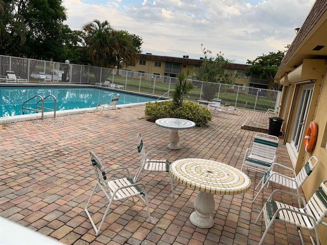 5170 SW 40TH Avenue 8E, Dania Beach, FL 33314