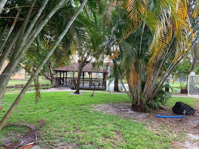 5170 SW 40TH Avenue 8E, Dania Beach, FL 33314