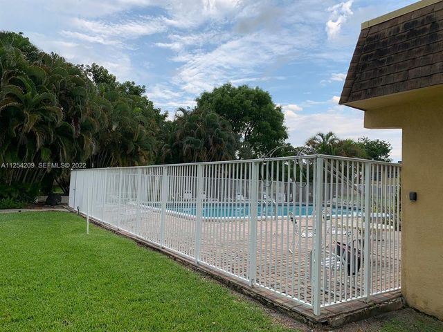 5170 SW 40TH Avenue 8E, Dania Beach, FL 33314