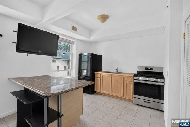 133 Maple Avenue 303, East Orange, NJ 07017