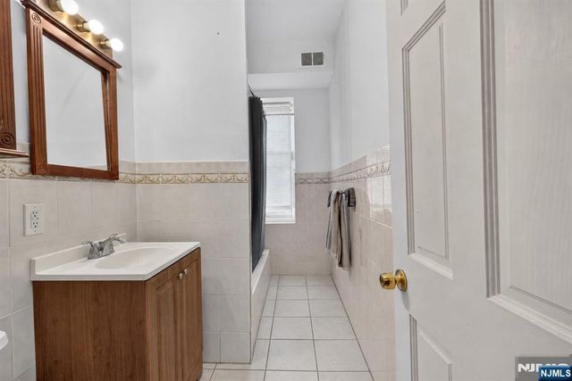 133 Maple Avenue 303, East Orange, NJ 07017