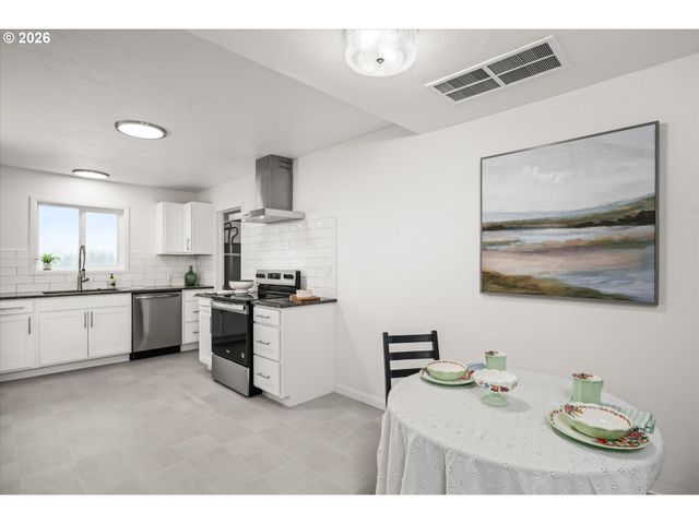 40064 MCKENZIE Hwy, Springfield, OR 97478